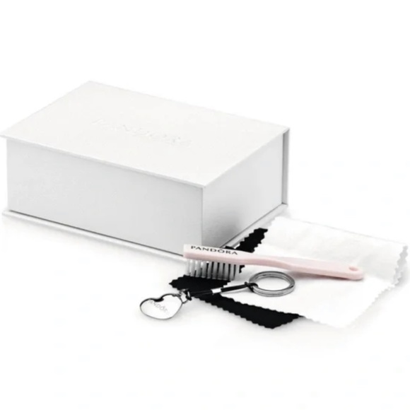 Pandora Jewellery Care/Cleaning Kit - Picture 2 of 3